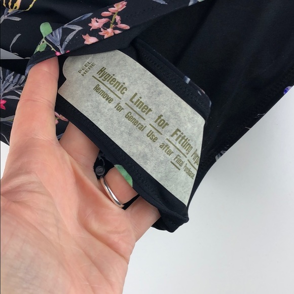 Athleta Gold Coastal Banded Bottom Women’s size M - Picture 4 of 7